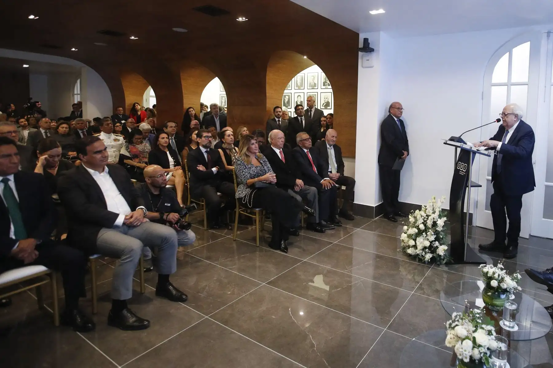 La Sociedad Nacional de Industrias presenta el libro histórico por sus 130 años de vida institucional, una obra que recorre la evolución de la industria nacional, los principales hitos del gremio desde su fundación en 1896, y su contribución al desarrollo del país. En la  ceremonia, estuvieron presente,  el presidente de la SNI, Felipe James Callao y contó con los comentarios del presidente del Banco Central de Reserva del Perú, Julio Velarde Flores.
Foto: ANDINA/Eddy Ramos