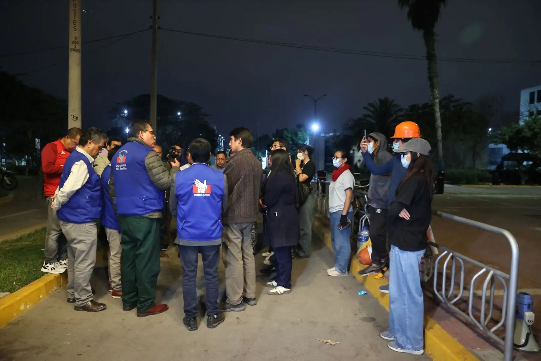 La entrega de la Ciudad Universitaria se dio a las 8:12 p. m. tras una mesa de diálogo en la que se lograron acuerdos orientados a restablecer el normal desarrollo de las actividades académicas y administrativas, así como a fortalecer los mecanismos institucionales de diálogo.
Foto: ANDINA/Melina Mejía