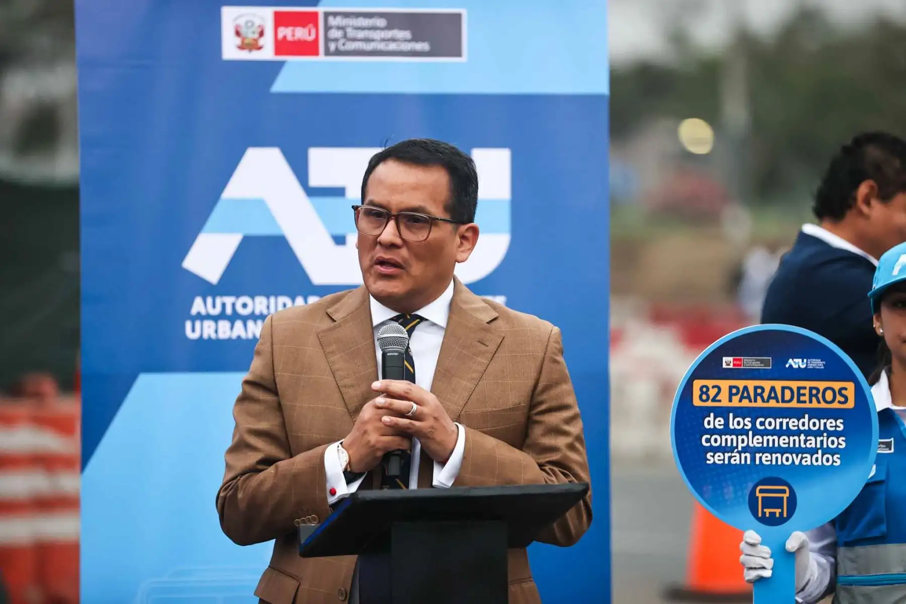 El presidente ejecutivo de la ATU, David Hernández, encabeza la ceremonia de colocación de la primera piedra del paradero Acho, obra que permitirá la interconexión directa entre dos corredores complementarios. Foto: ANDINA / Juan Carlos Guzmán Negrini.