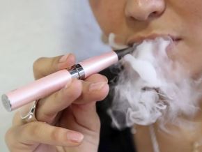 NEN alerta  sobre aumento del consumo del vapeo y riesgos de cáncer y daño pulmonar Foto: Agencia EFE