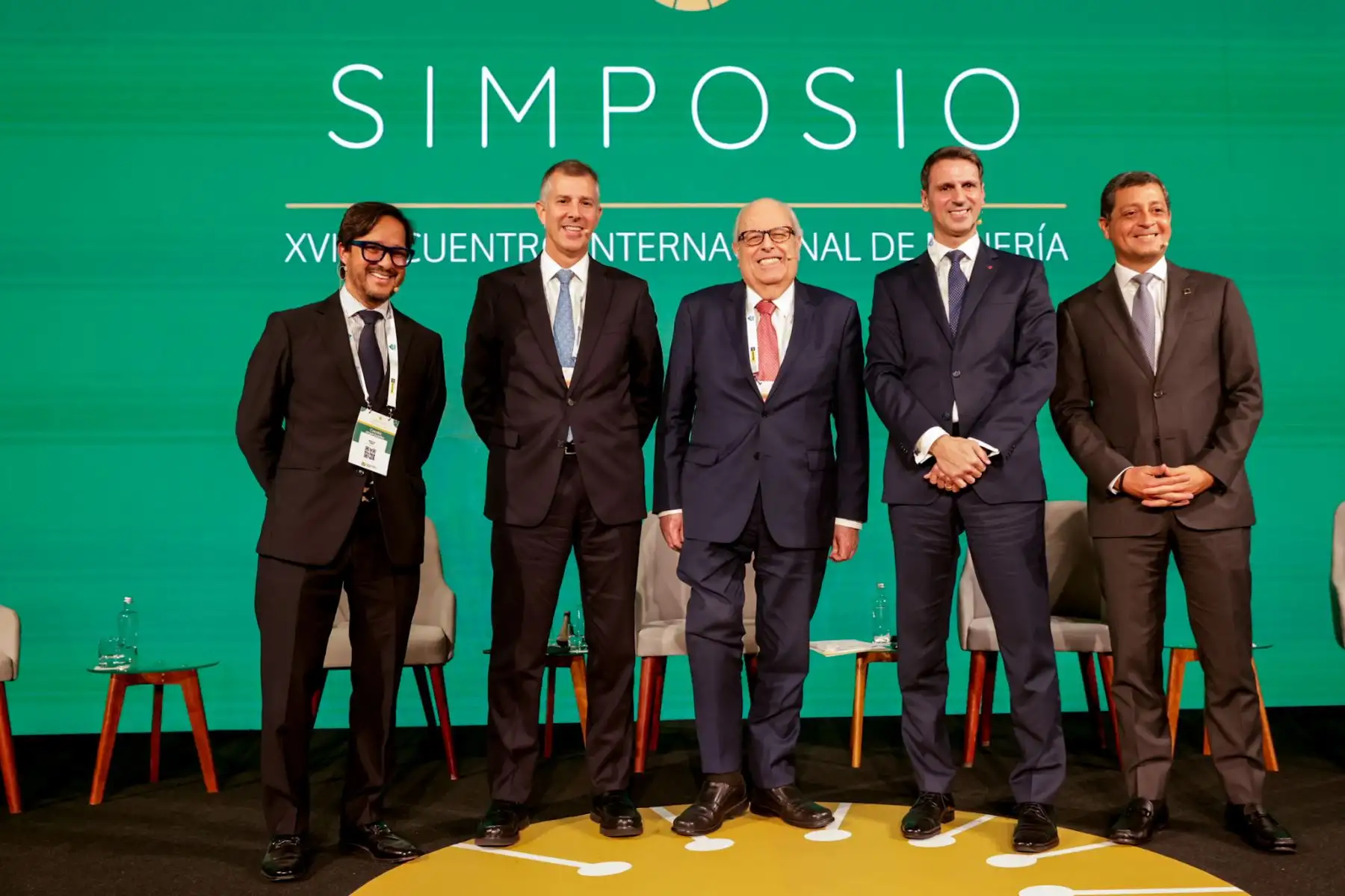 Representantes del sector minero, financiero y empresarial participaron en la ceremonia de reconocimiento a Julio Velarde, cuya gestión al frente del BCR fue destacada por fortalecer la confianza y la estabilidad macroeconómica del Perú. Foto: Luis Iparraguirre.