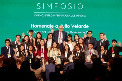 Simposio Internacional de Minería cierra con homenaje a Julio Velarde y debate sobre crecimiento económico