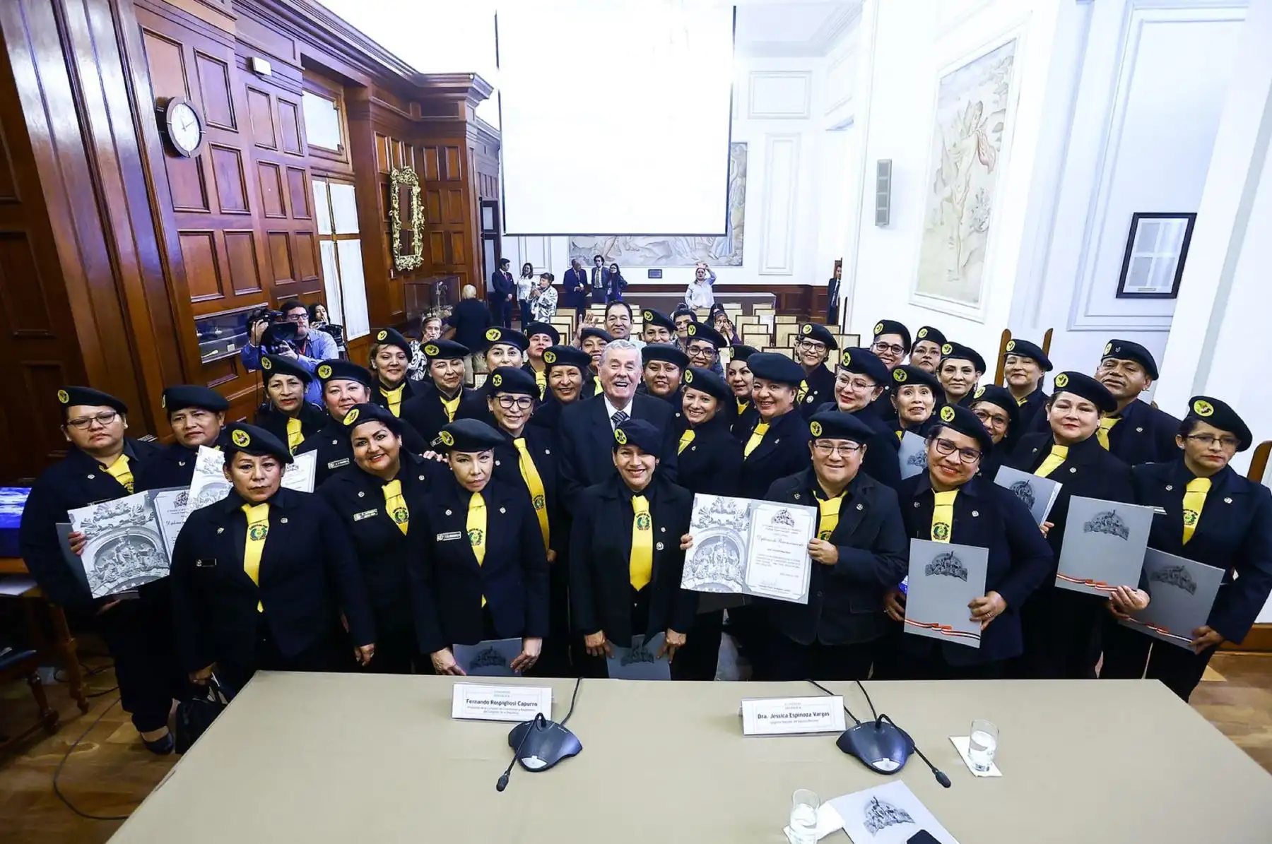 Rospigliosi destaca valentía de licenciadas del Ejército que lucharon contra el terrorismo