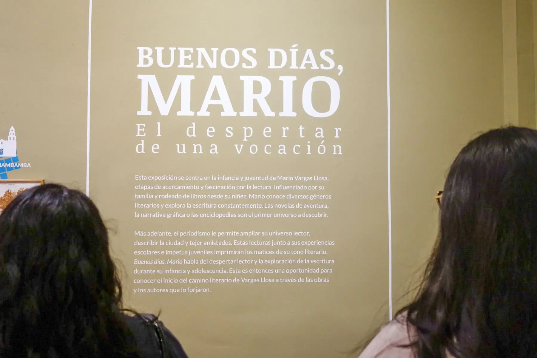 La Casa de la Literatura Peruana inauguró la exposición “Buenos días, Mario”, dedicada a los primeros años de Mario Vargas Llosa y a la etapa en que descubrió su vocación por la lectura, el periodismo y la escritura. La muestra, dividida en las secciones “Furioso lector”, “Días de prensa” y “Escribir para vivir”, reúne textos del joven autor, además de recordar su paso por la Universidad Nacional Mayor de San Marcos. Foto: José Vadillo Vila.
