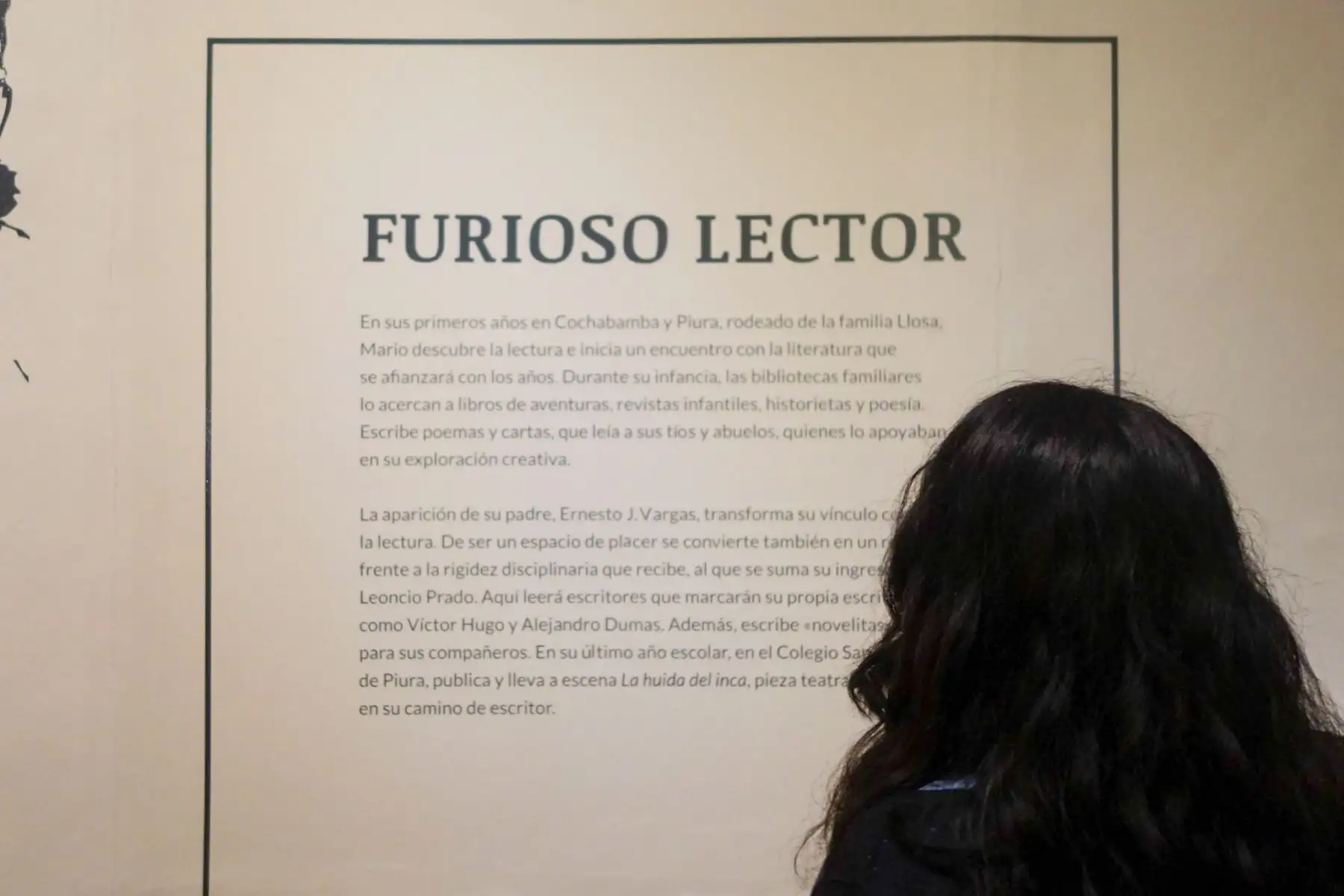 La sección “Días de prensa” recorre la etapa periodística del joven Vargas Llosa, destacando sus colaboraciones en medios de Piura y Lima, donde desarrolló una temprana vocación por la escritura y la observación de la realidad peruana. Foto: José Vadillo Vila.
