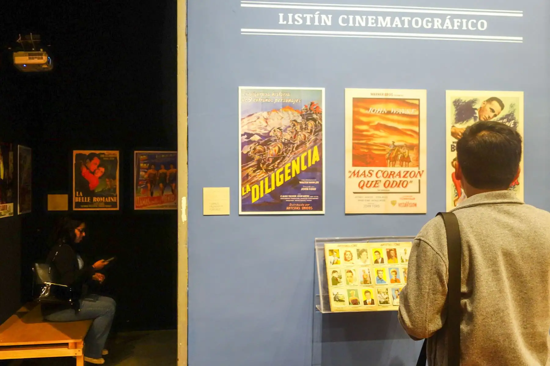 La exposición presenta trailer de las películas sobre las que comentó Vargas Llosa en sus jóvenes columnas. Fotos: José Vadillo Vila