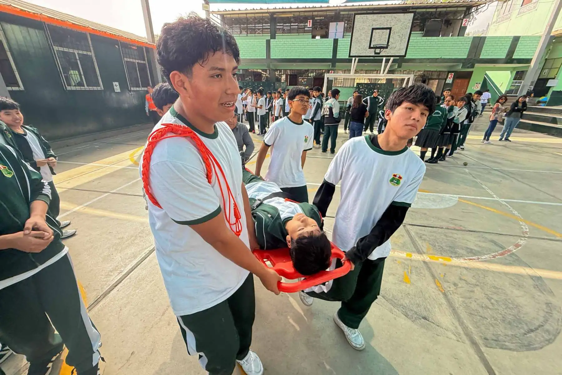 Primer Simulacro Nacional Multipeligro 2026, ejercicio organizado por  alumnos del Colegio San Vicente de Paul de Chaclacayo, para poner a prueba la capacidad de respuesta de la población y las autoridades frente a sismos, tsunamis y otros desastres naturales. Foto: ANDINA/ Juan Carlos Guzmán