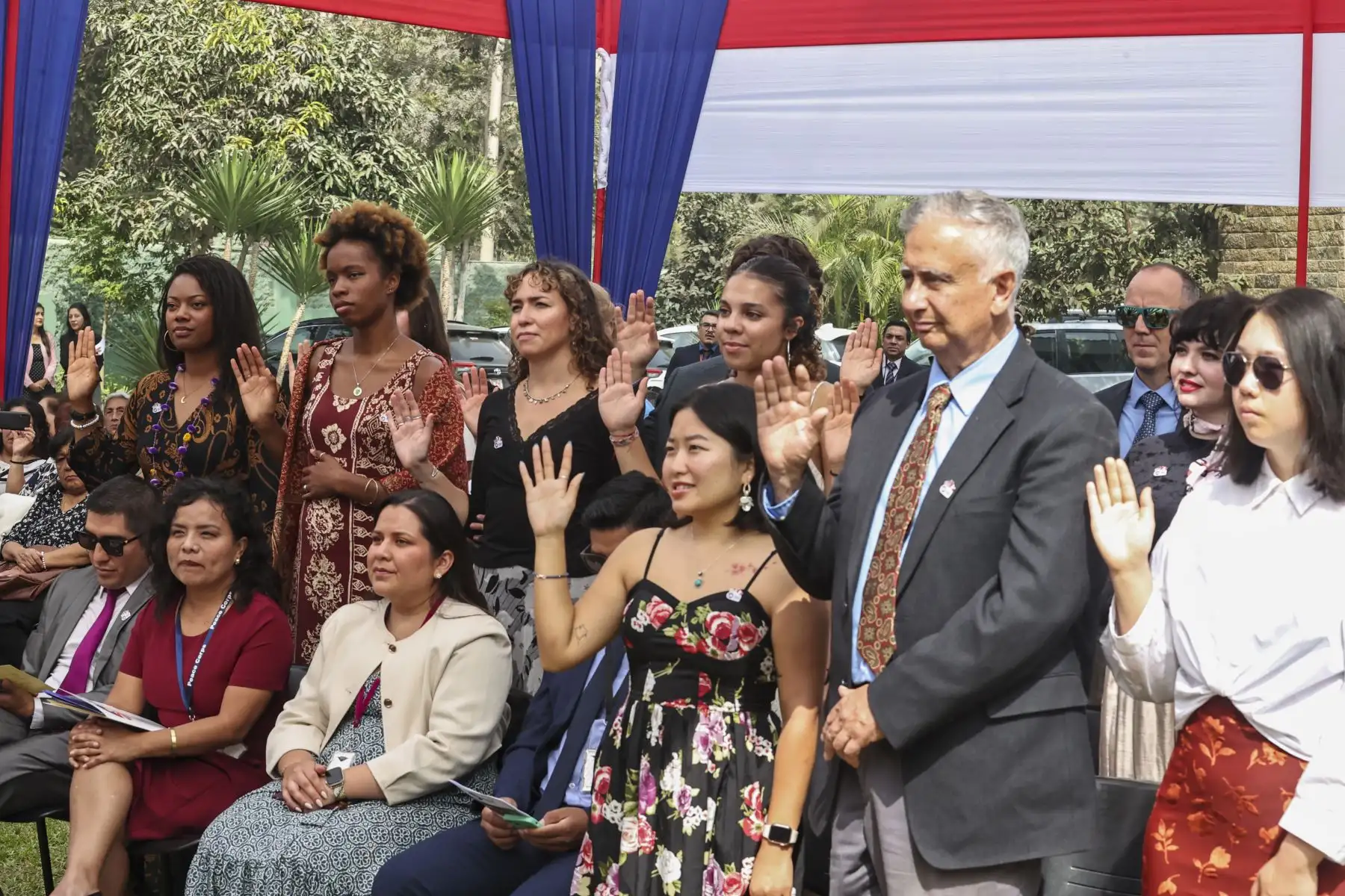 Juramentación del nuevo grupo de voluntarios del Cuerpo de Paz norteamericano que trabajará en diversas regiones del Perú y que se diversificará en distintas problemáticas como salud, saneamiento entre otros.

Foto:ANDINA / Juan Carlos Guzmán Negrini