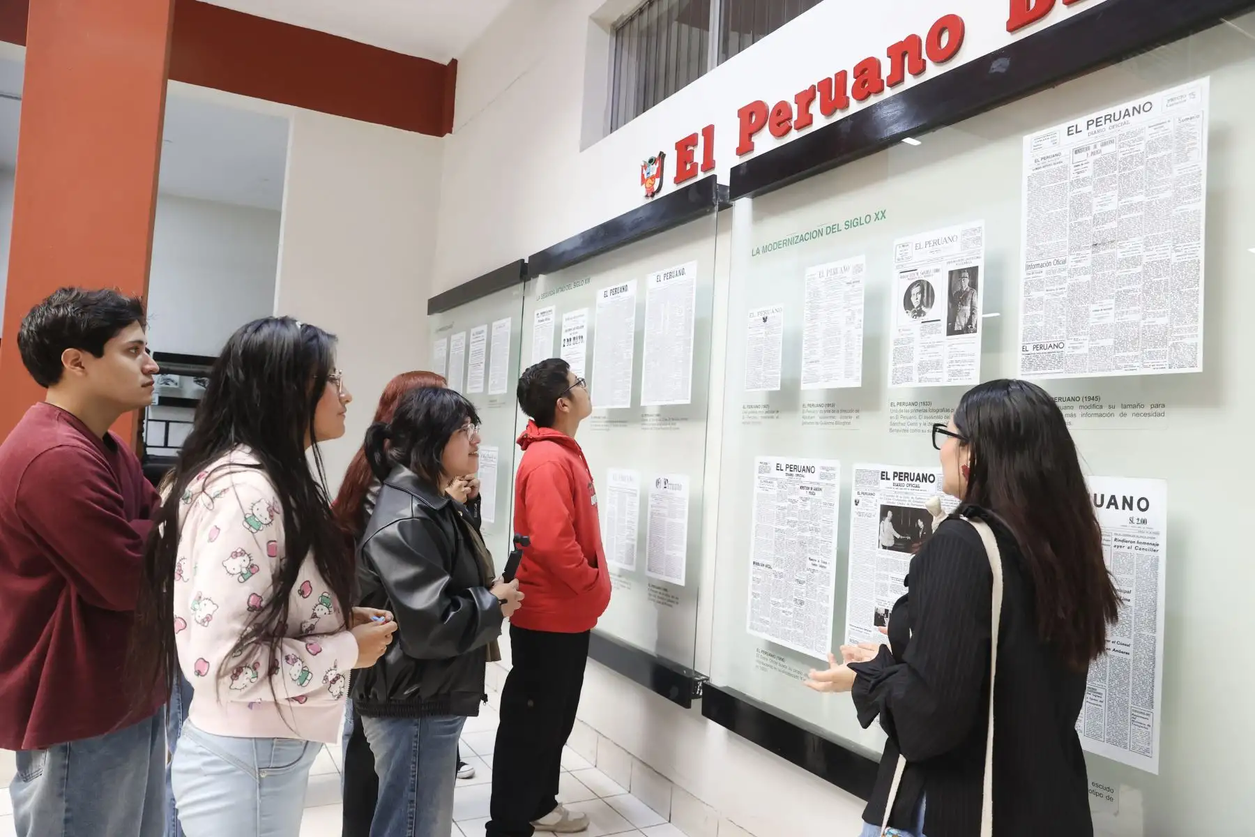 Alumnos de noveno ciclo de la facultad de Ciencias de la Comunicación de la Universidad Nacional Mayor de San Marcos, comparten la experiencia "Vive Andina". Foto: ANDINA/Melina Mejía