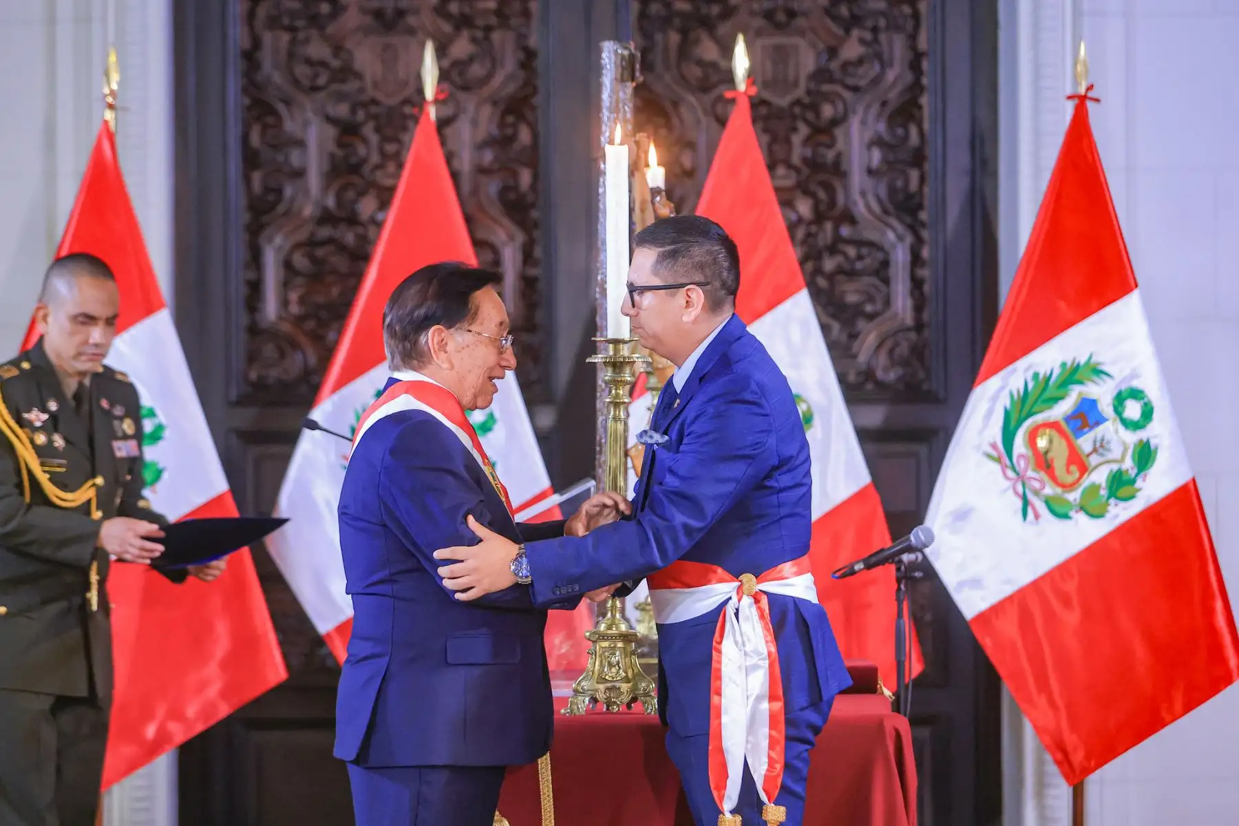 El presidente de la república, José María Balcázar, tomó juramento hoy a Freddy José María Solano González como nuevo ministro de Trabajo y Promoción del Empleo, en reemplazo del extitular de la cartera, Óscar Fernández. Foto: Presidencia