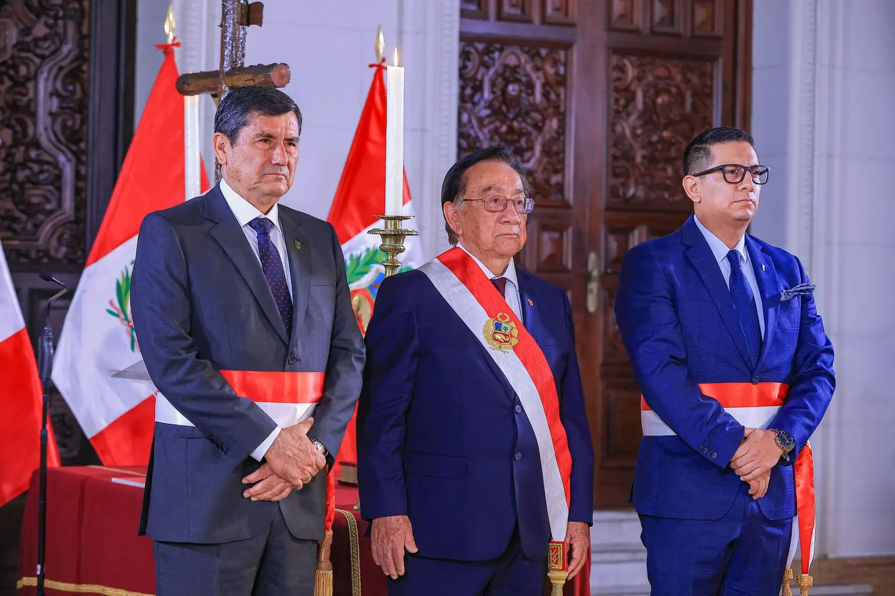 El presidente de la república, José María Balcázar, tomó juramento hoy a Freddy José María Solano González como nuevo ministro de Trabajo y Promoción del Empleo, en reemplazo del extitular de la cartera, Óscar Fernández. Foto: Presidencia