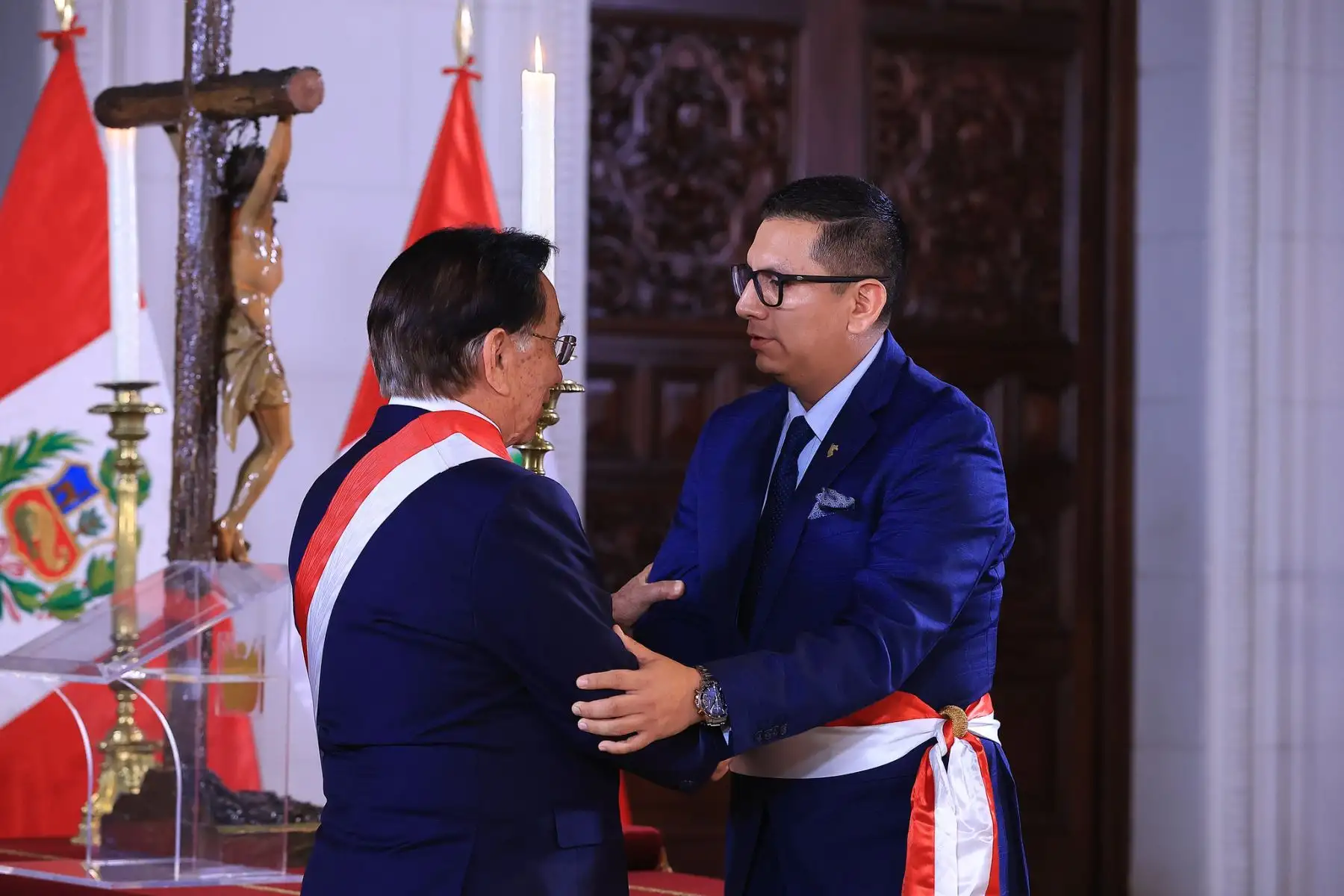 El presidente de la república, José María Balcázar, tomó juramento hoy a Freddy José María Solano González como nuevo ministro de Trabajo y Promoción del Empleo, en reemplazo del extitular de la cartera, Óscar Fernández. Foto: Presidencia