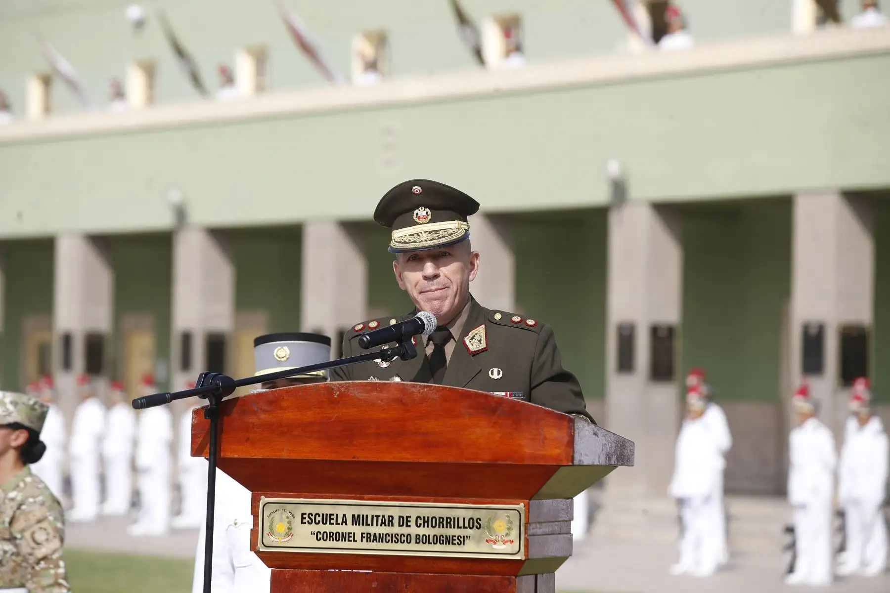 Cadetes de la 137.° Promoción realizan ejercicios de desfile durante la ceremonia desarrollada en la Escuela Militar de Chorrillos “Coronel Francisco Bolognesi”. Foto: ANDINA/Eddy Ramos.