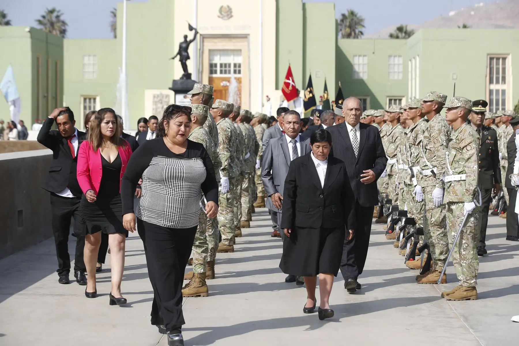 La ceremonia congregó a familiares, oficiales instructores y autoridades militares que acompañaron a los integrantes de la 137.° Promoción en este importante paso dentro de su formación profesional. Foto: ANDINA/Eddy Ramos.