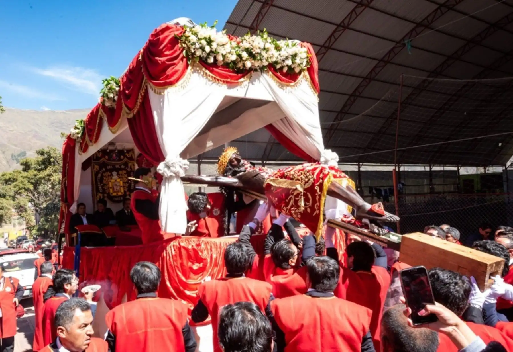 Cusco: imagen del Señor de Los Temblores retorna a la Catedral tras restauración