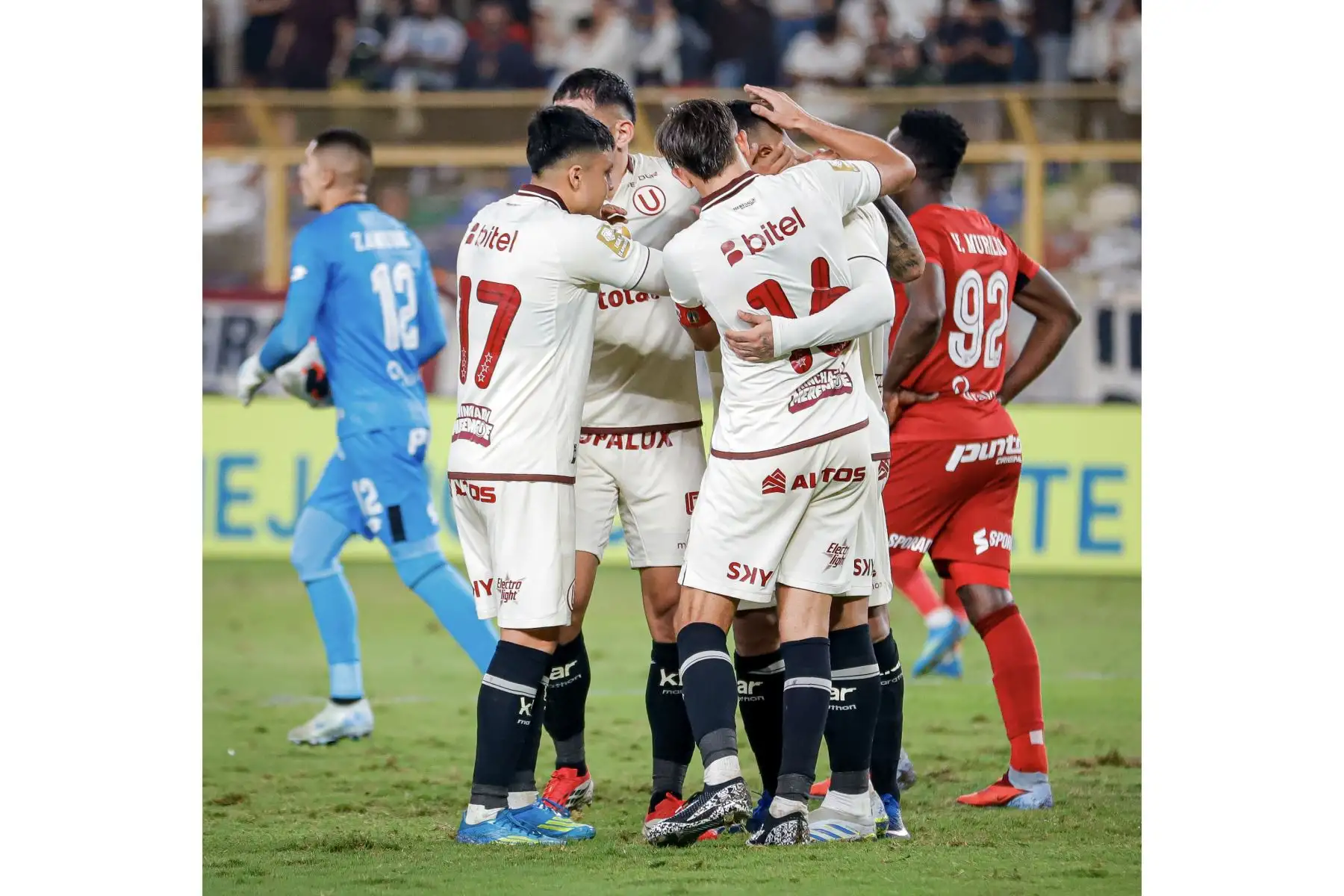 Universitario derrotó 2-1 a Sport Huancayo en el Estadio Monumental por la última fecha del Torneo Apertura. Foto: Liga 1