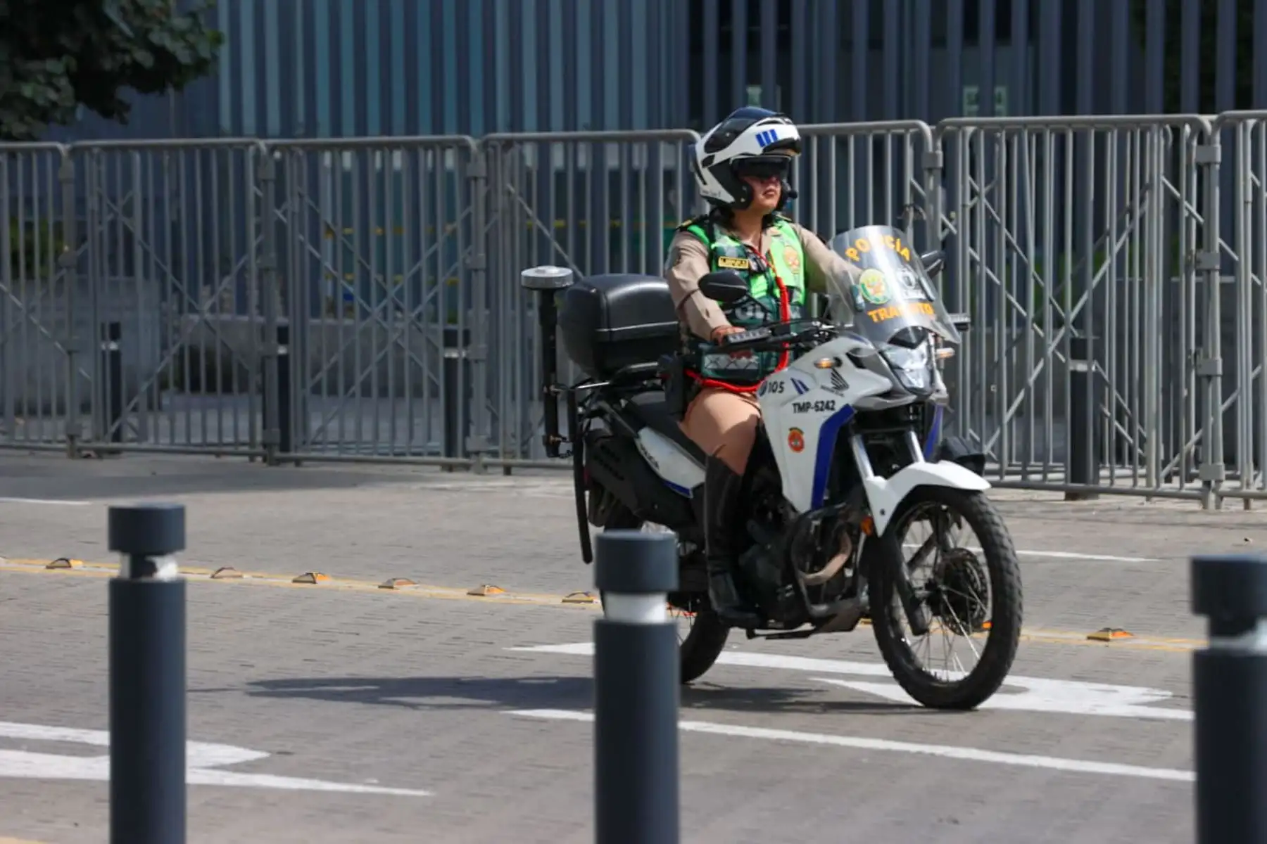 El operativo de seguridad contempla vigilancia permanente en los accesos y vías cercanas al recinto donde Keiko Fujimori y Roberto Sánchez expondrán sus propuestas al país. Foto: ANDINA/Melina Mejía.