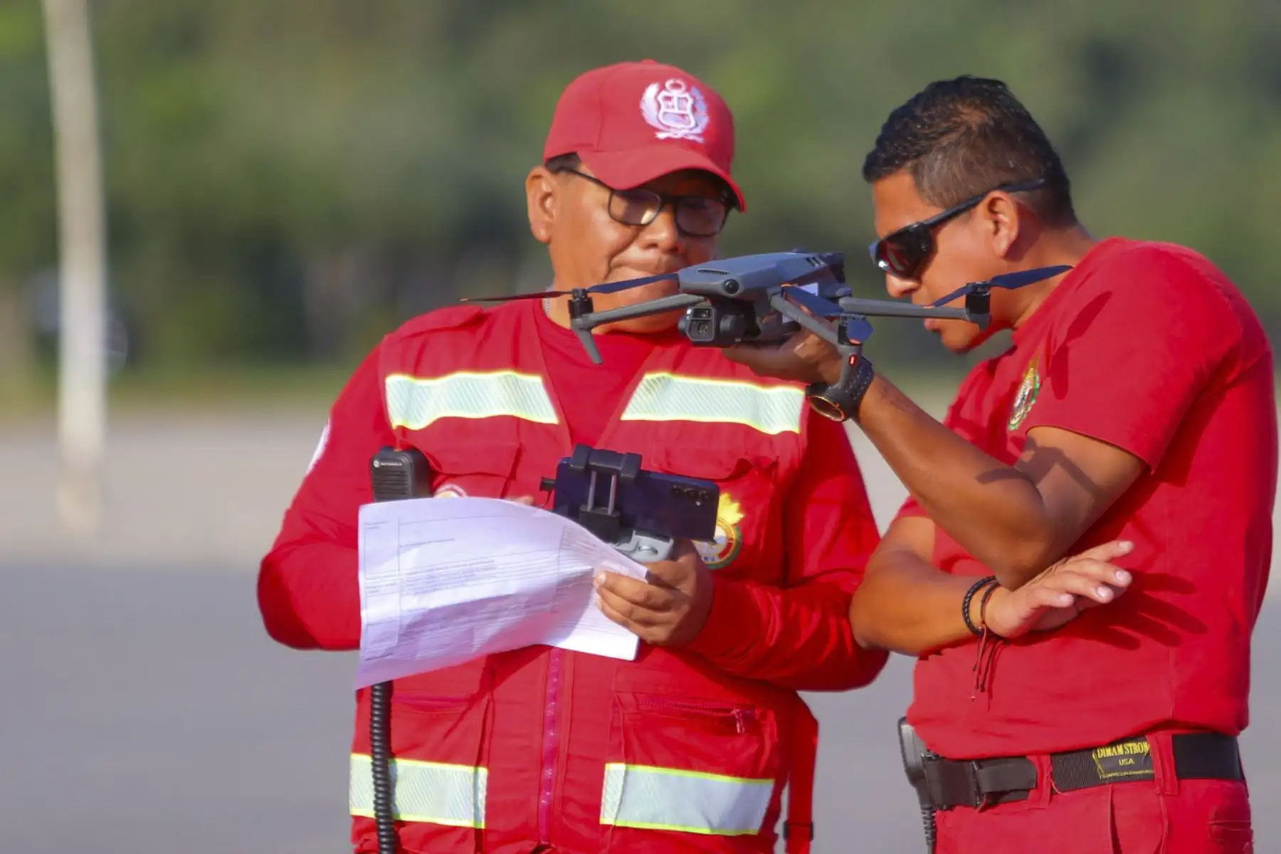 Asimismo, las prácticas de campo permitieron a los participantes desarrollar habilidades técnicas en el manejo de los equipos. Gracias a ello, pudieron familiarizarse con diferentes escenarios y condiciones de operación. Foto: Difusión