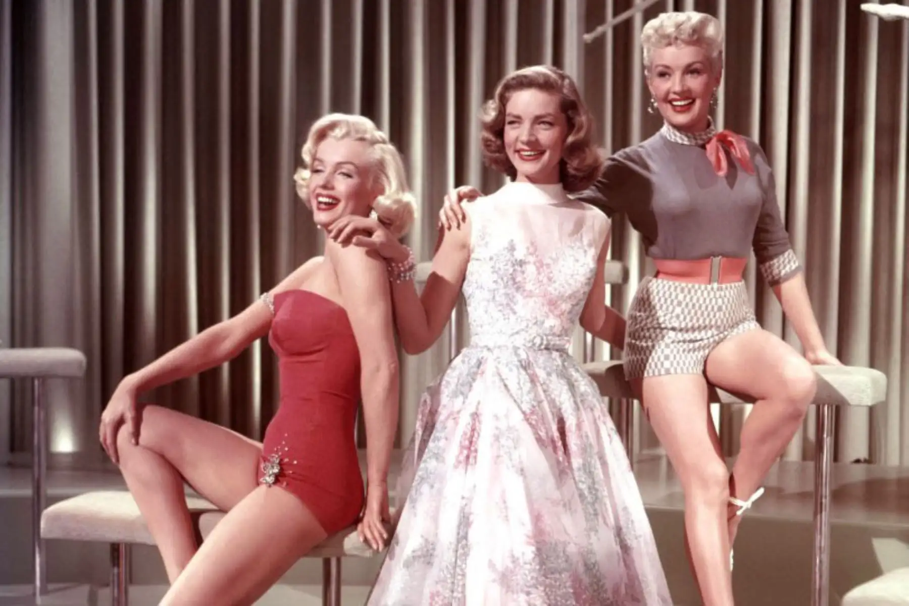 Tres íconos, una misión y muchas risas: Marilyn Monroe, Lauren Bacall y Betty Grable protagonizan Cómo casarse con un millonario (1953). Foto: AFP.