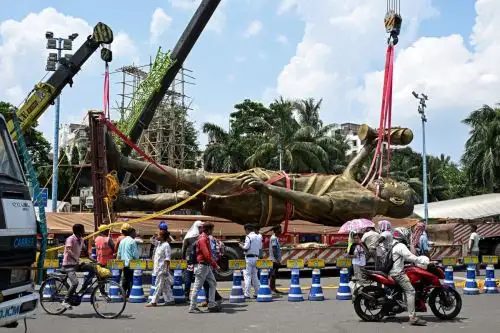 Retiran estatua gigante de Messi en Calcuta por motivos de seguridad