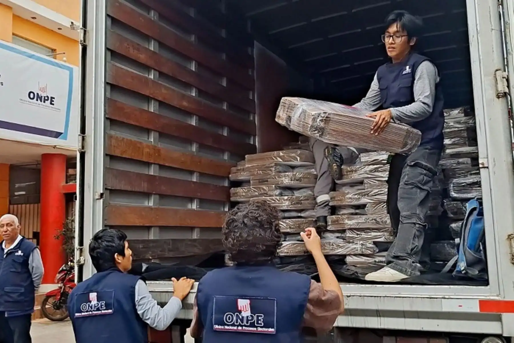 Segunda vuelta: ODPE Ica y Chincha reciben material electoral para comicios del 7 de junio