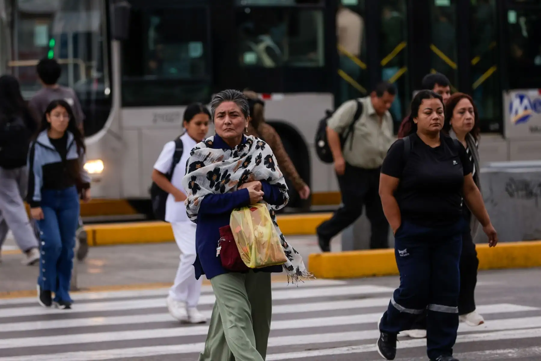La presencia de nubosidad y lloviznas localizadas marcó la mañana en diversos distritos de Lima debido al ingreso de vientos del sur, informó el Senamhi. El organismo prevé que en los próximos días predominen condiciones de cielo nublado parcial con nubes dispersas hacia el mediodía. Foto: Luis Iparraguirre.