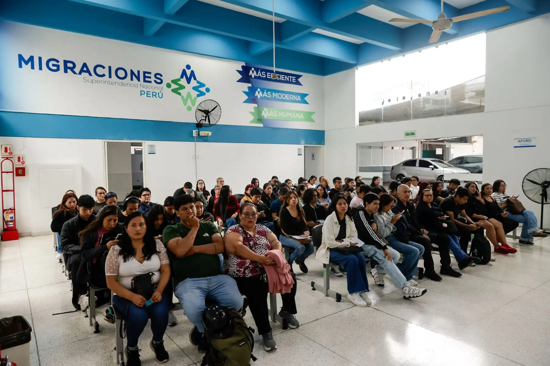 La nueva modalidad busca facilitar el acceso al servicio y evitar que los ciudadanos recurran a tramitadores o intermediarios. Foto: Luis Iparraguirre.
