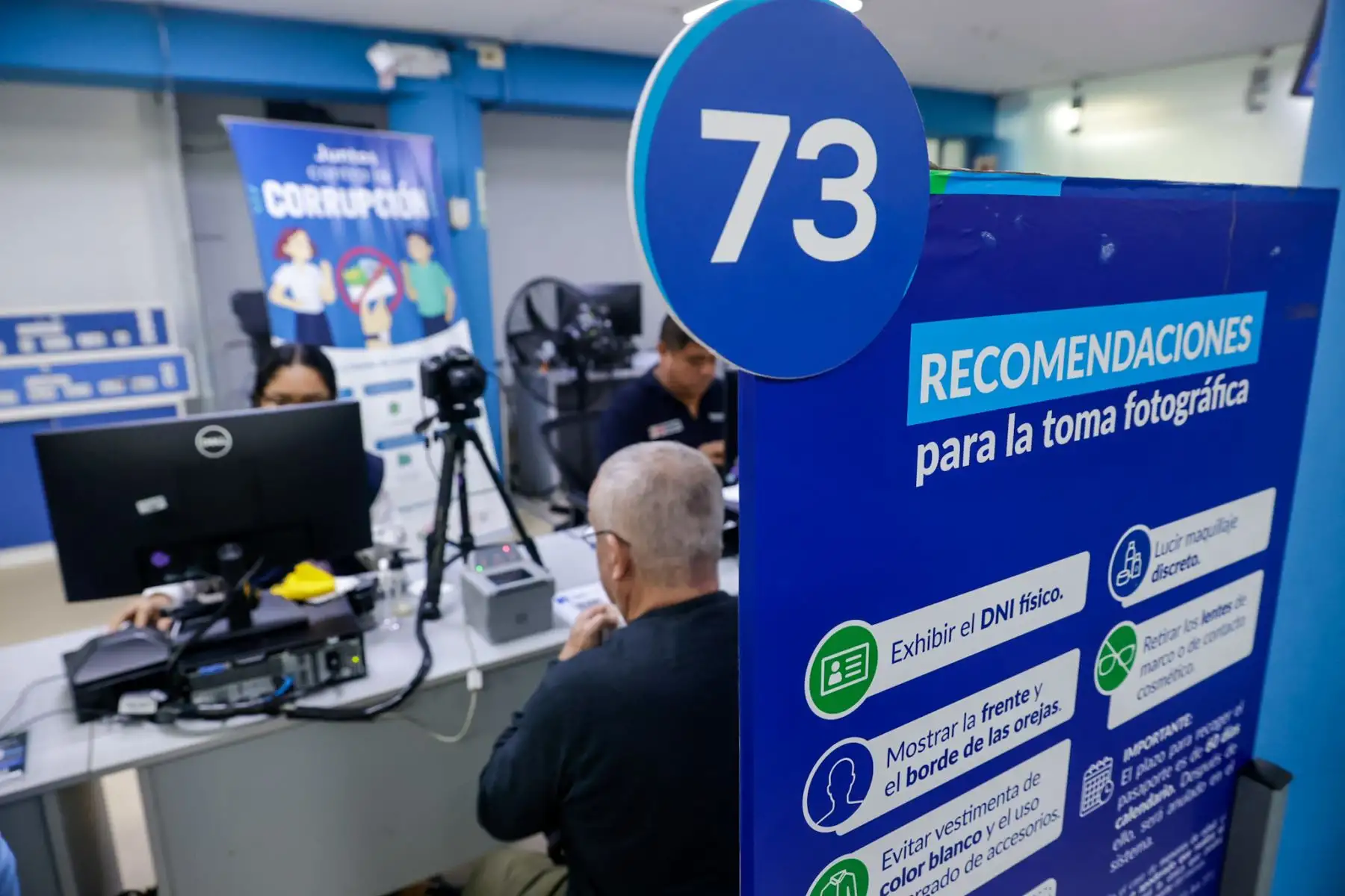 Los módulos de atención funcionaron a su máxima capacidad operativa para garantizar la entrega del pasaporte el mismo día del trámite. Foto: Luis Iparraguirre.