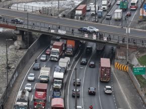 Vista del tráfico en Lima. ANDINA/Daniel Bracamonte