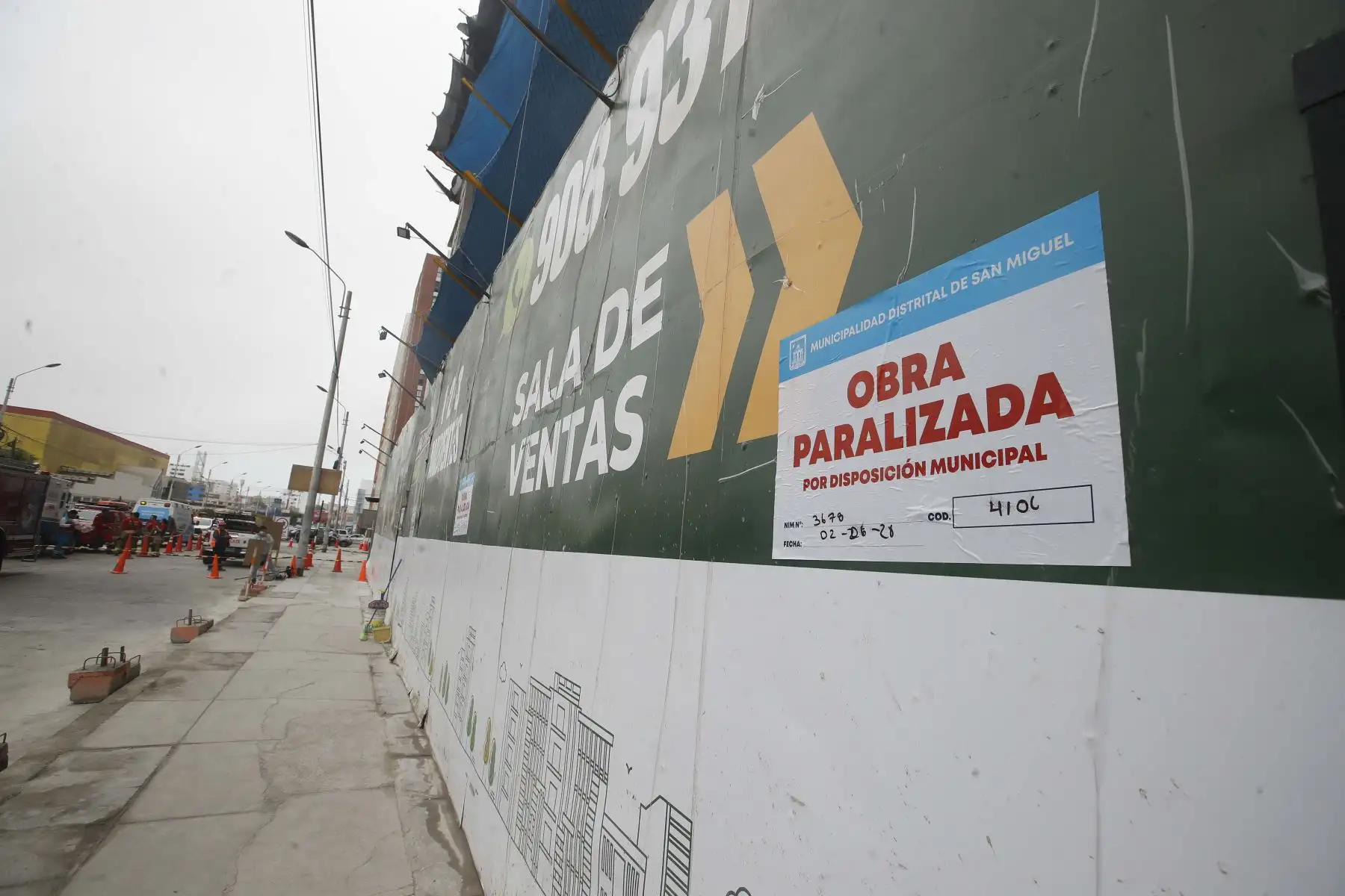 Un trabajador falleció este martes luego de quedar atrapado bajo tierra tras un derrumbe ocurrido en una obra de construcción en el distrito de San Miguel. Foto: ANDINA/Eddy Ramos