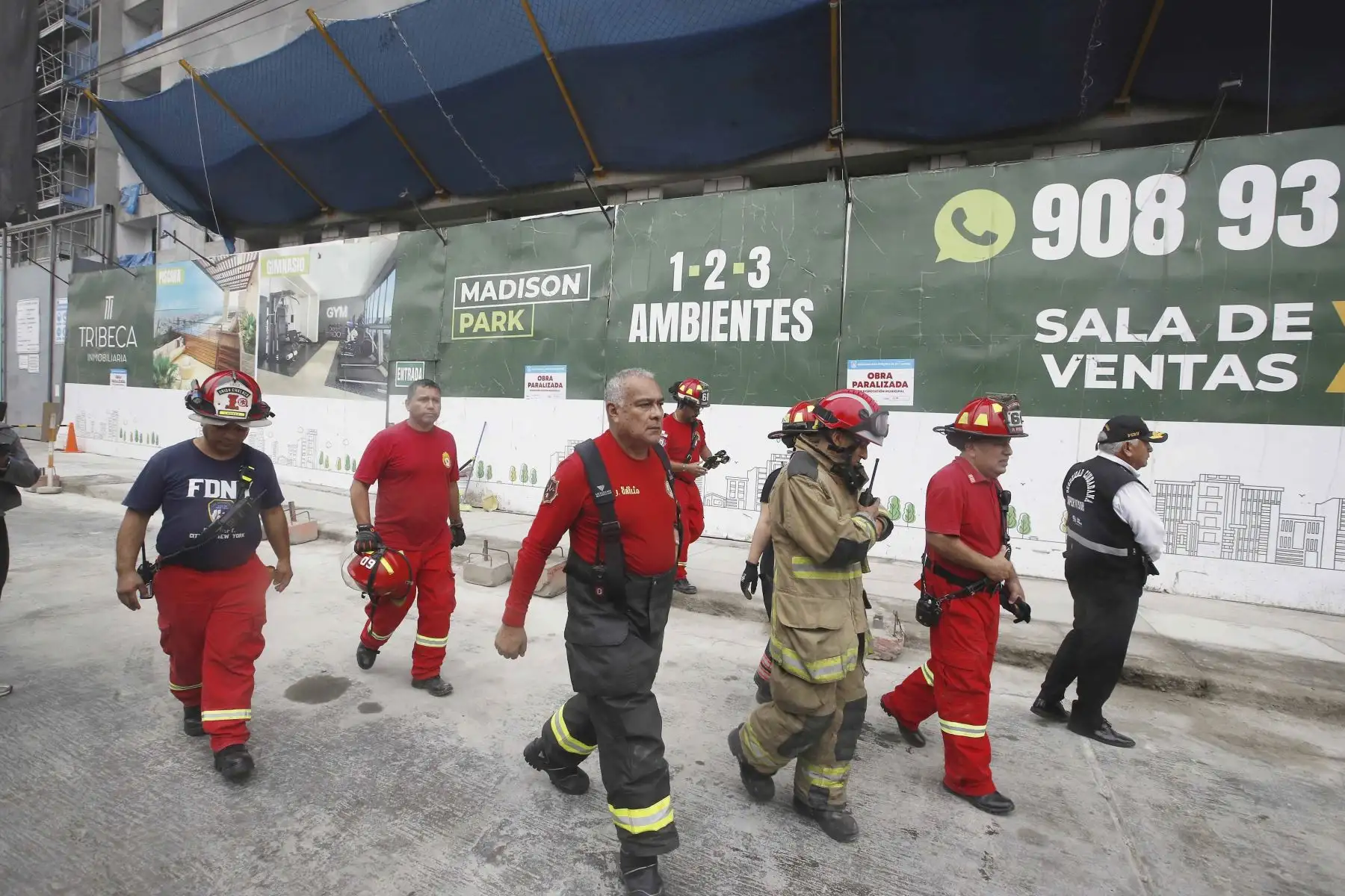 Un trabajador falleció este martes luego de quedar atrapado bajo tierra tras un derrumbe ocurrido en una obra de construcción en el distrito de San Miguel. Foto: ANDINA/Eddy Ramos