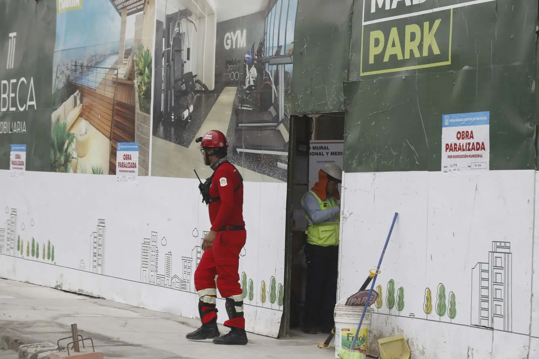 Un trabajador falleció este martes luego de quedar atrapado bajo tierra tras un derrumbe ocurrido en una obra de construcción en el distrito de San Miguel. Foto: ANDINA/Eddy Ramos
