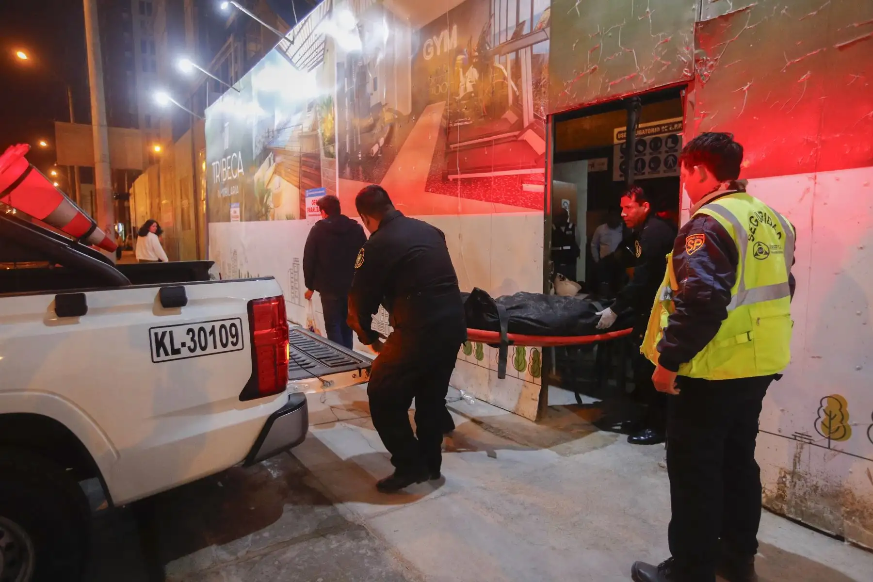 Un trabajador falleció este martes luego de quedar atrapado bajo tierra tras un derrumbe ocurrido en una obra de construcción en el distrito de San Miguel. Foto: ANDINA/Eddy Ramos