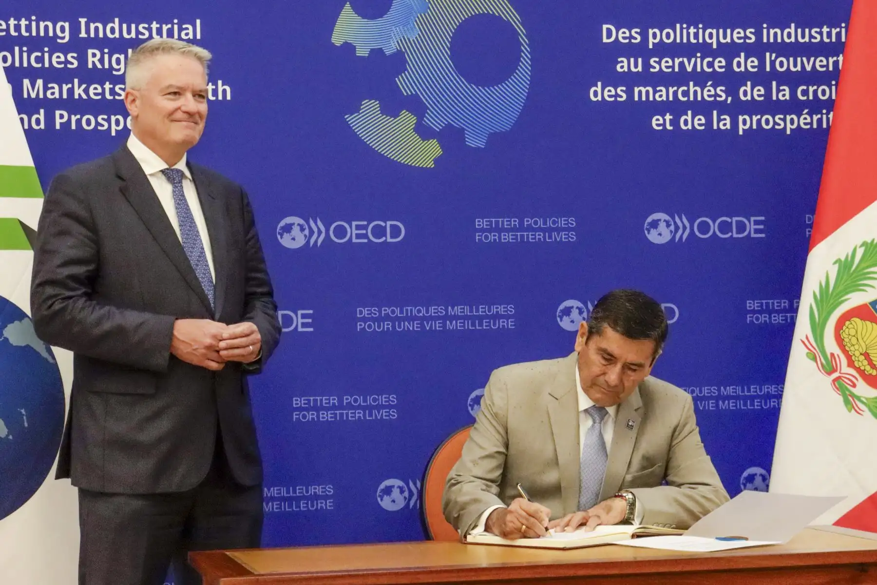 El Perú fortalece su presencia internacional para impulsar reformas y generar más oportunidades para todos. Durante el Foro sobre América Latina y el Caribe, el premier Luis Enrique Arroyo Sánchez destacó que la cooperación, las reformas y el trabajo conjunto son claves para fortalecer las instituciones, impulsar el desarrollo y mejorar la calidad de vida de las personas. Foto: PCM