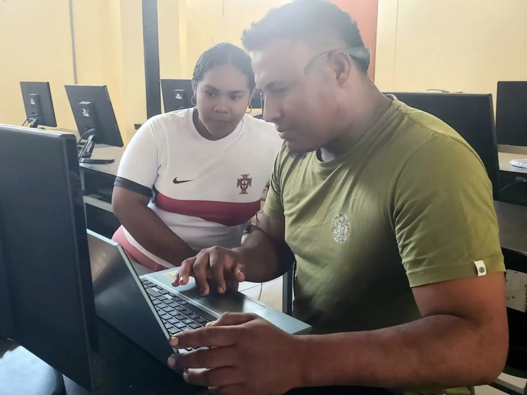 Padre de tres hijos gana Beca 18 y regresa a clases luego de 20 años