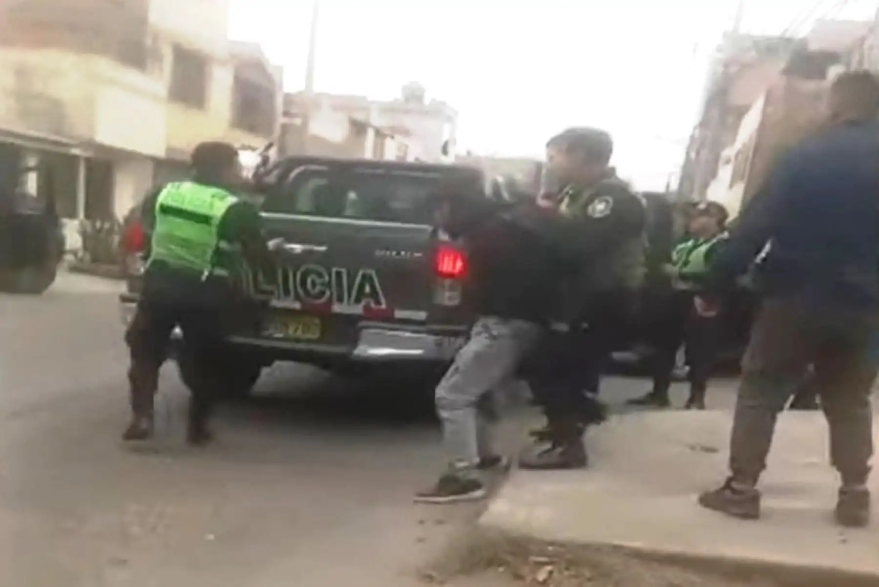 Comas: Policía detiene a tres presuntos sicarios tras intensa balacera