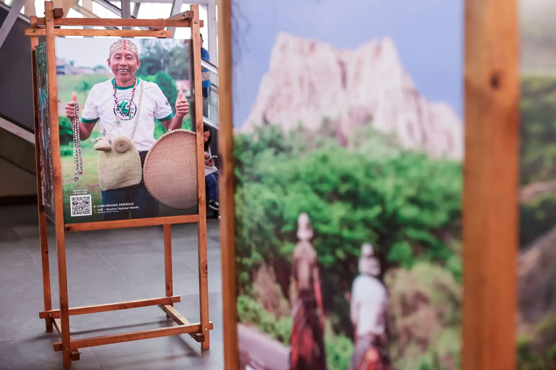 La exposición presenta paisajes y especies emblemáticas del Perú, acercando la riqueza natural del país a los miles de usuarios que utilizan diariamente la Línea 1. Foto: ANDINA/Luis Iparraguirre.