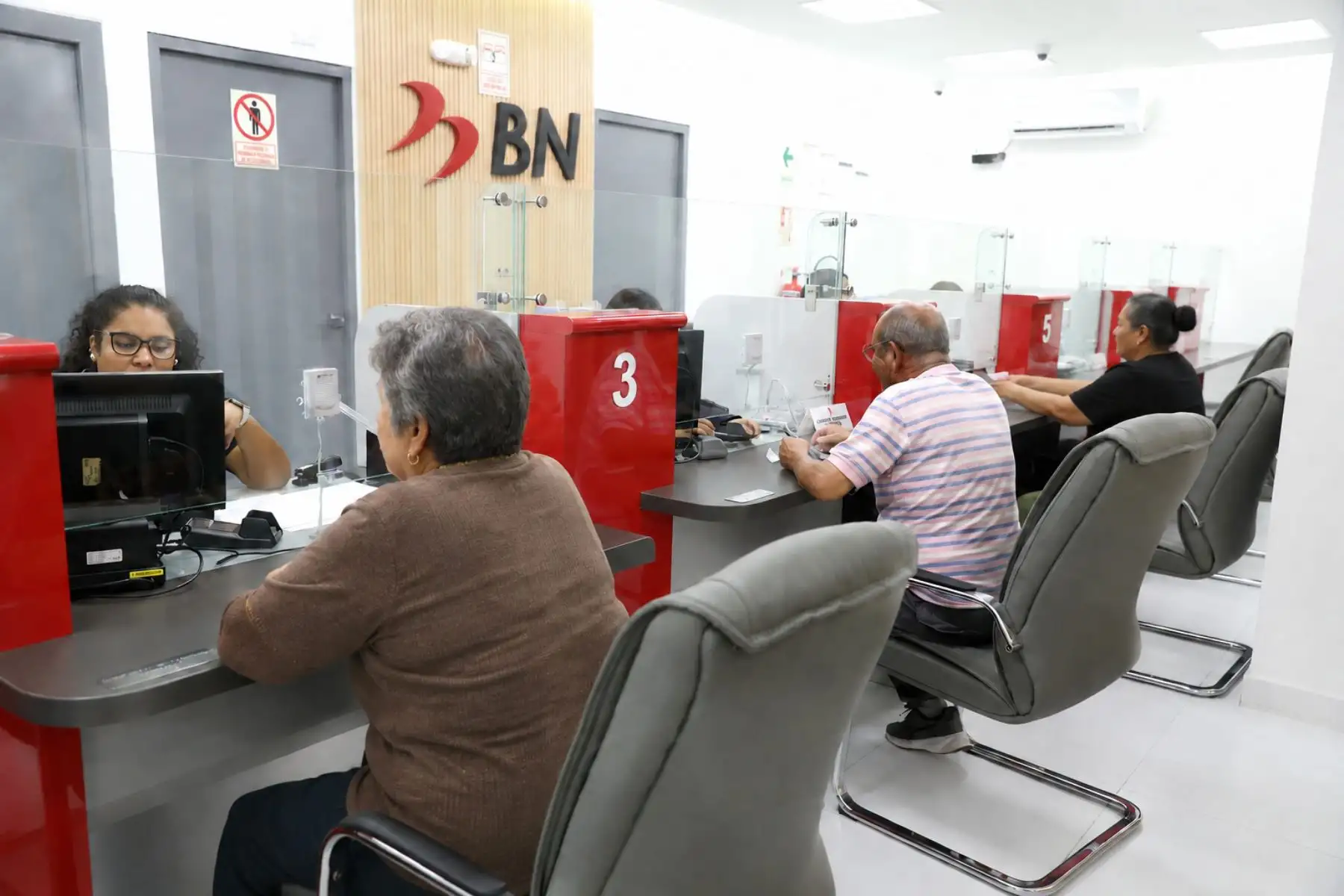 Banco de la Nación abre la primera agencia con atención exclusiva para adultos mayores