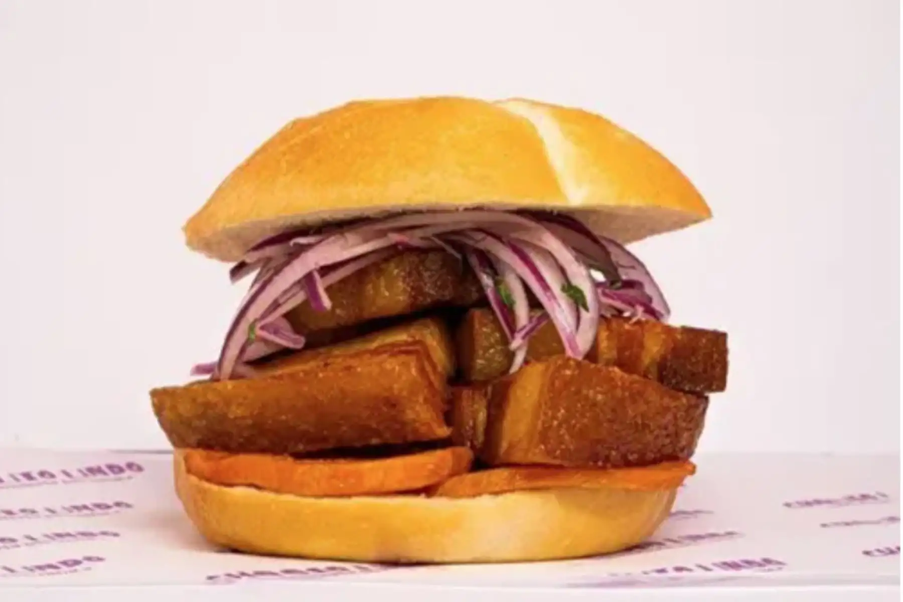 Restaurante peruano en España es reconocido con galardón al pan con chicharrón