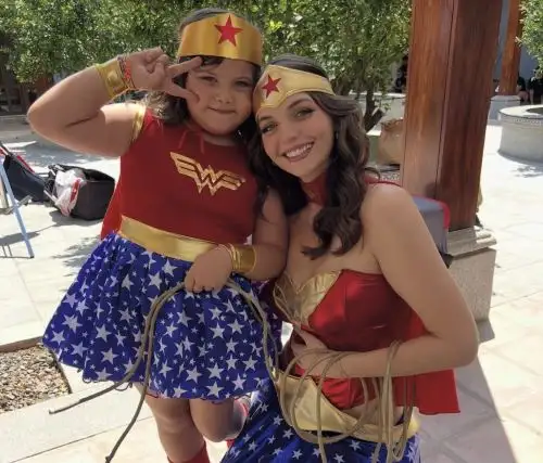 Pequeña actriz Victoria Leverett debuta en la pantalla grande en comedia peruana