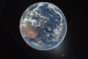 La histórica captura de Artemis II no solo destaca por su belleza visual, sino también por reunir en una sola toma elementos astronómicos, atmosféricos y humanos que permiten comprender mejor la relación de la Tierra con el resto del sistema solar. Foto: NASA