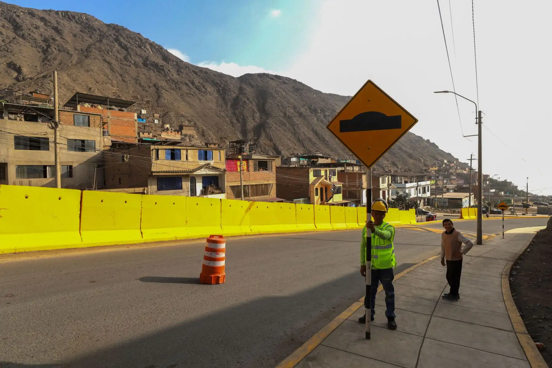 Más de 30 muros de protección fueron instalados en puntos estratégicos de la vía Pasamayito para reducir riesgos y fortalecer la transitabilidad. Fotos: Difusión.