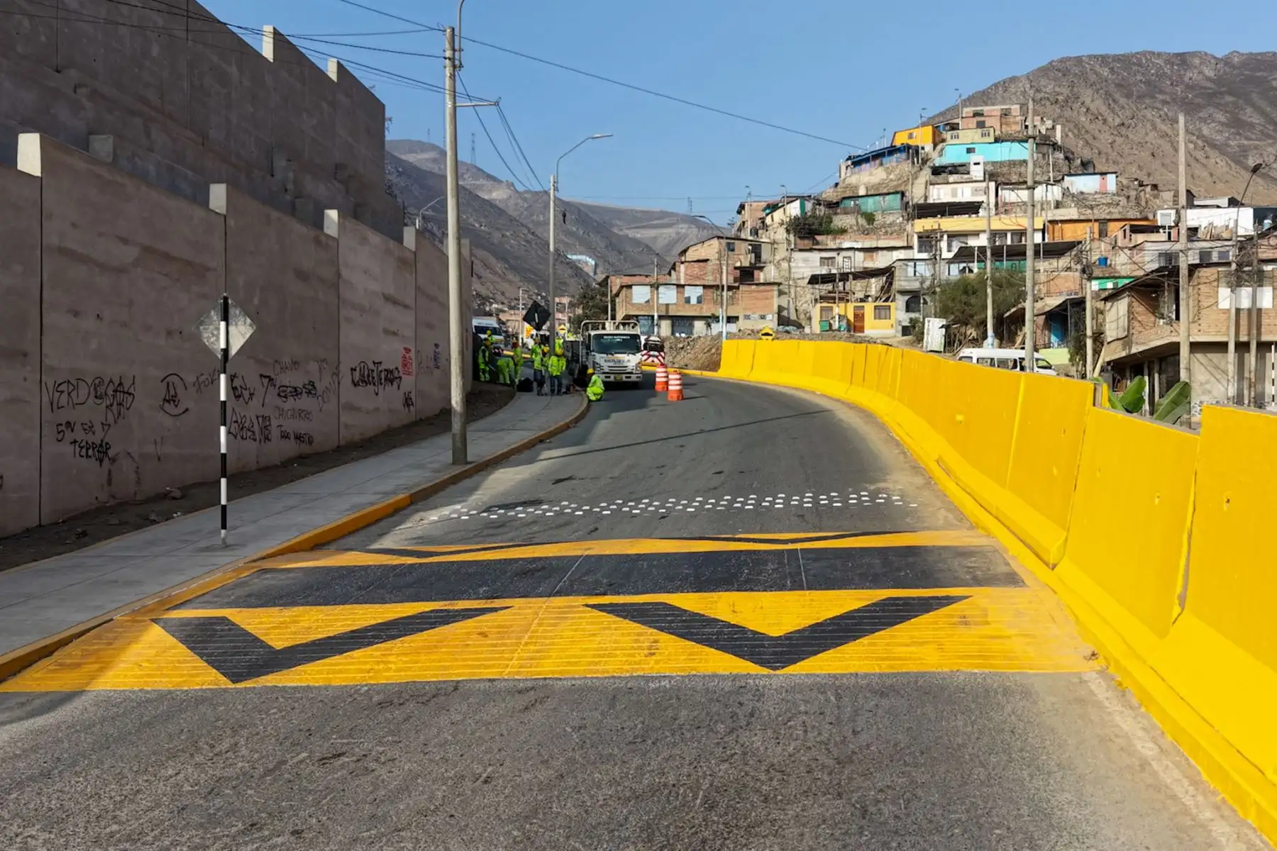 Las nuevas medidas de seguridad vial incluyen señalización preventiva e informativa para reforzar la protección de conductores, pasajeros y peatones. Fotos: Difusión.