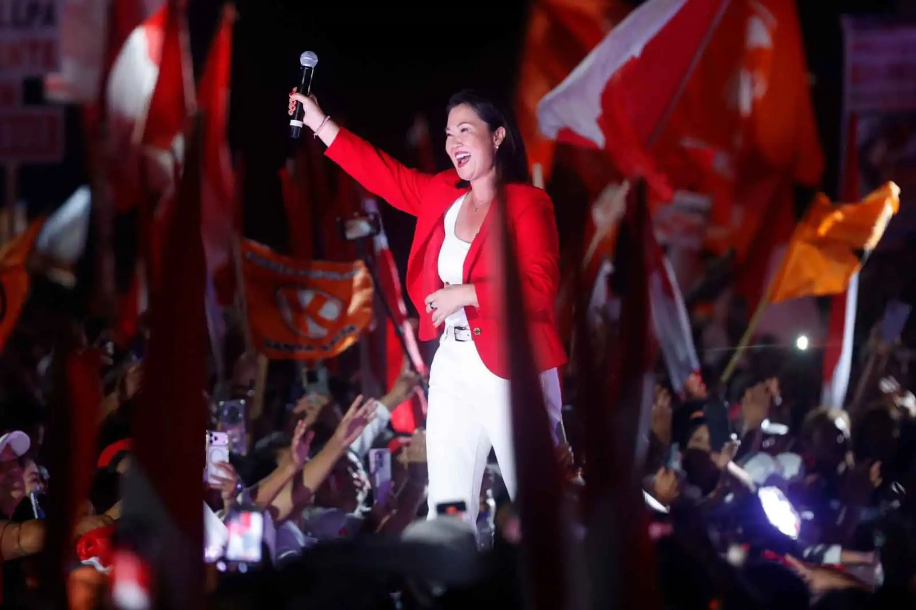 La candidata presidencial Keiko Fujimori realizó este jueves sus actividades de cierre de campaña con miras a la segunda vuelta electoral que se desarrollará este domingo. Participó en un encuentro con sus simpatizantes y presentó sus últimos mensajes antes del inicio del periodo de reflexión electoral. Foto: ANDINA/Vidal Tarqui Palomino