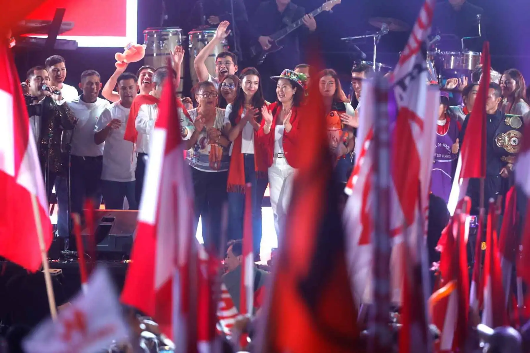 La candidata presidencial Keiko Fujimori realizó este jueves sus actividades de cierre de campaña con miras a la segunda vuelta electoral que se desarrollará este domingo. Participó en un encuentro con sus simpatizantes y presentó sus últimos mensajes antes del inicio del periodo de reflexión electoral. Foto: ANDINA/Vidal Tarqui Palomino