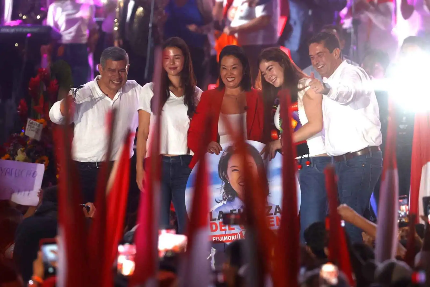 La candidata presidencial Keiko Fujimori realizó este jueves sus actividades de cierre de campaña con miras a la segunda vuelta electoral que se desarrollará este domingo. Participó en un encuentro con sus simpatizantes y presentó sus últimos mensajes antes del inicio del periodo de reflexión electoral. Foto: ANDINA/Vidal Tarqui Palomino