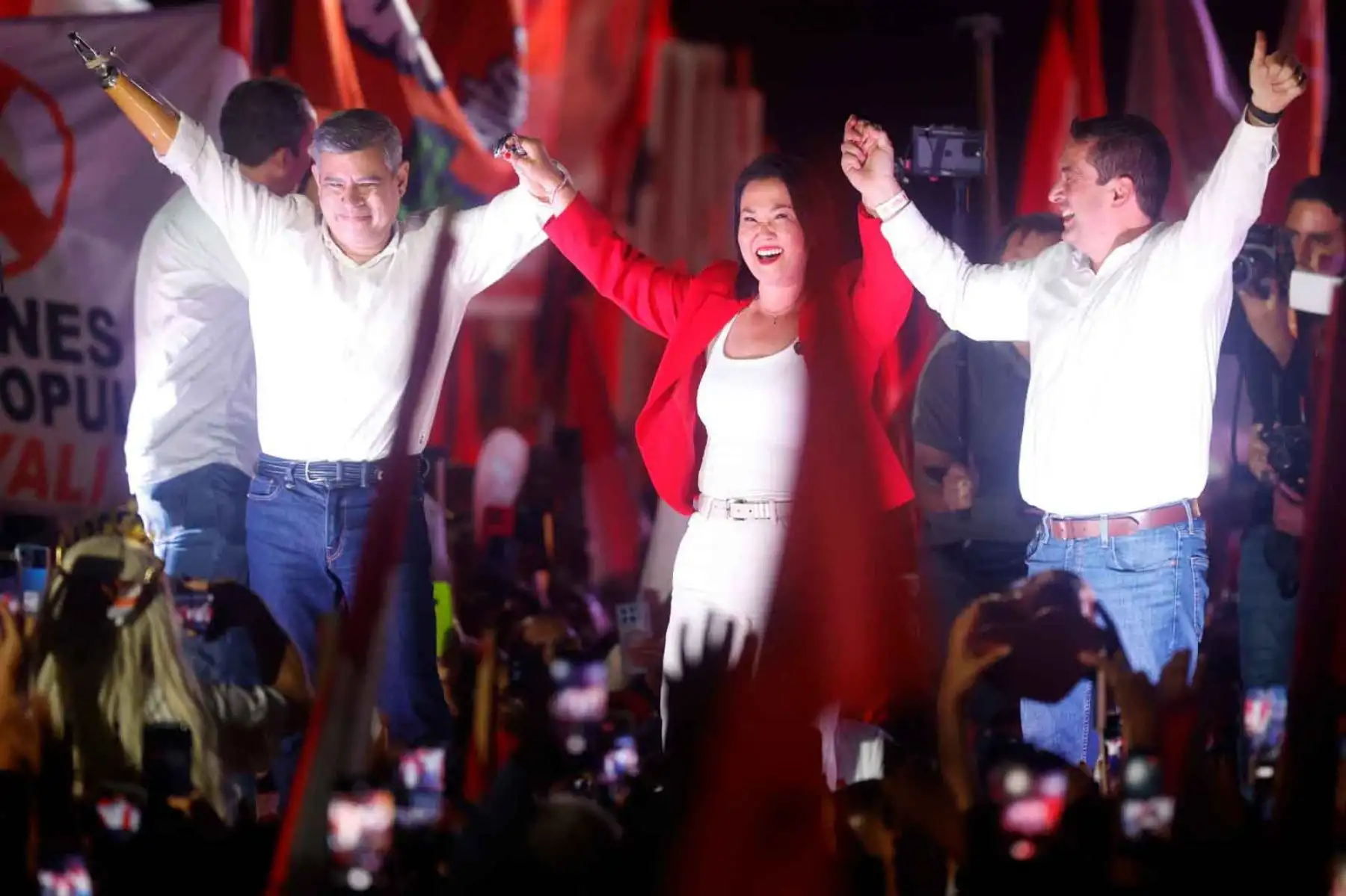 La candidata presidencial Keiko Fujimori realizó este jueves sus actividades de cierre de campaña con miras a la segunda vuelta electoral que se desarrollará este domingo. Participó en un encuentro con sus simpatizantes y presentó sus últimos mensajes antes del inicio del periodo de reflexión electoral. Foto: ANDINA/Vidal Tarqui Palomino