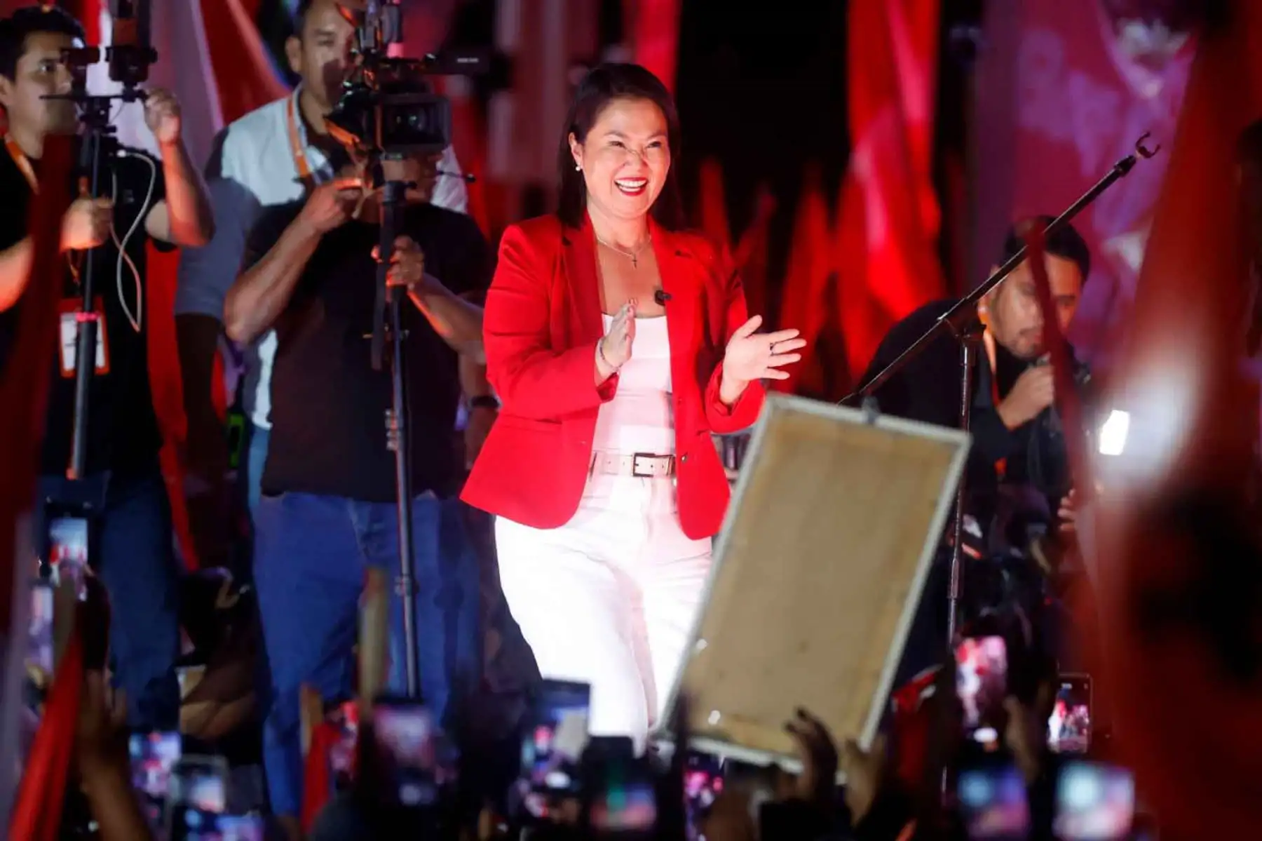 La candidata presidencial Keiko Fujimori realizó este jueves sus actividades de cierre de campaña con miras a la segunda vuelta electoral que se desarrollará este domingo. Participó en un encuentro con sus simpatizantes y presentó sus últimos mensajes antes del inicio del periodo de reflexión electoral. Foto: ANDINA/Vidal Tarqui Palomino
