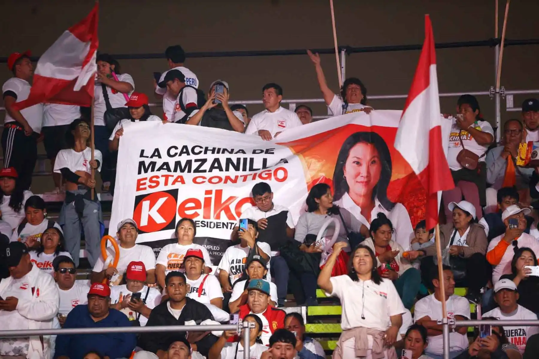 La candidata presidencial Keiko Fujimori realizó este jueves sus actividades de cierre de campaña con miras a la segunda vuelta electoral que se desarrollará este domingo. Participó en un encuentro con sus simpatizantes y presentó sus últimos mensajes antes del inicio del periodo de reflexión electoral. Foto: ANDINA/Vidal Tarqui Palomino