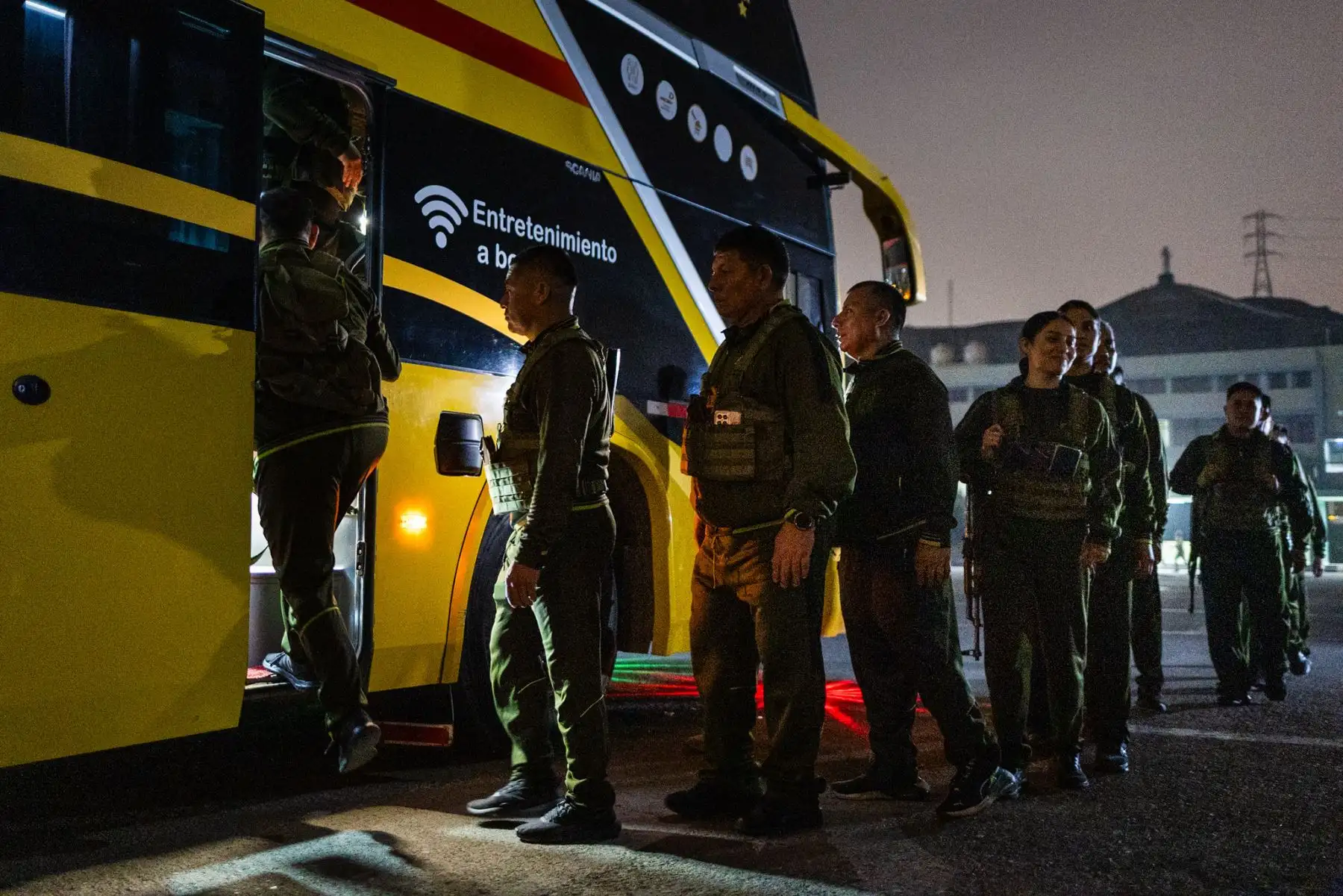 Alrededor de 45,000 efectivos de las Fuerzas Armadas fueron desplegados en todo el país para garantizar la seguridad y el normal desarrollo de la segunda vuelta electoral. El personal militar brinda apoyo a las autoridades electorales y resguarda locales de votación, material electoral e infraestructura estratégica. Foto: ANDINA/Difusión